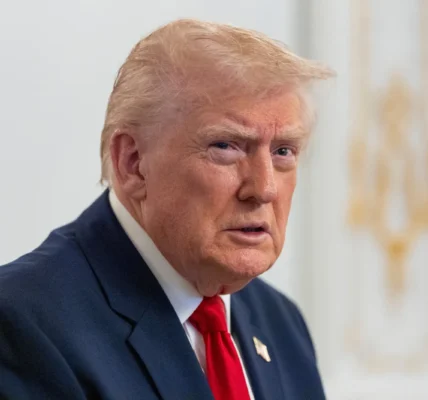 donald trump approval rating working class