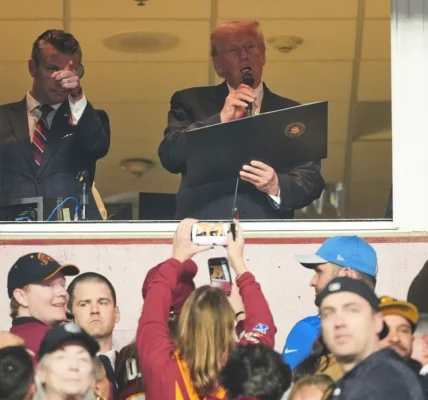 donald trump booed at commanders game